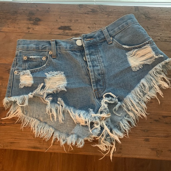 By The Way Denim shorts sz 27 *revolve* - Picture 4 of 11